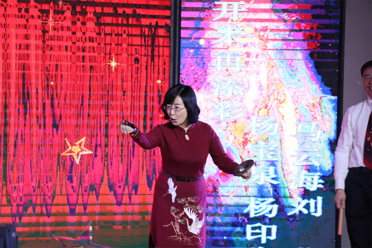 三句半:长白山学者,妇委会主任刘燕 三句半:长白山学者,妇委会主任刘燕